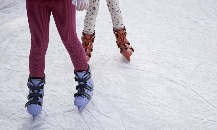 Children iceskating