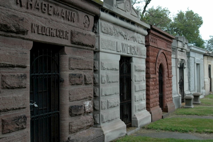 Tombstones at the Graceland Cemetery in Chicago, Illinois