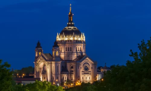 St Paul Cathedral in Minnesota at night 