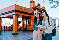LA tourists colsult a map on a walking tour